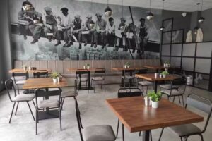 La Ofi Caf&eacute; Bar