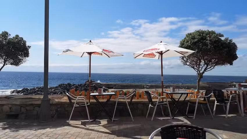 La Ola Sunset Caf&eacute;