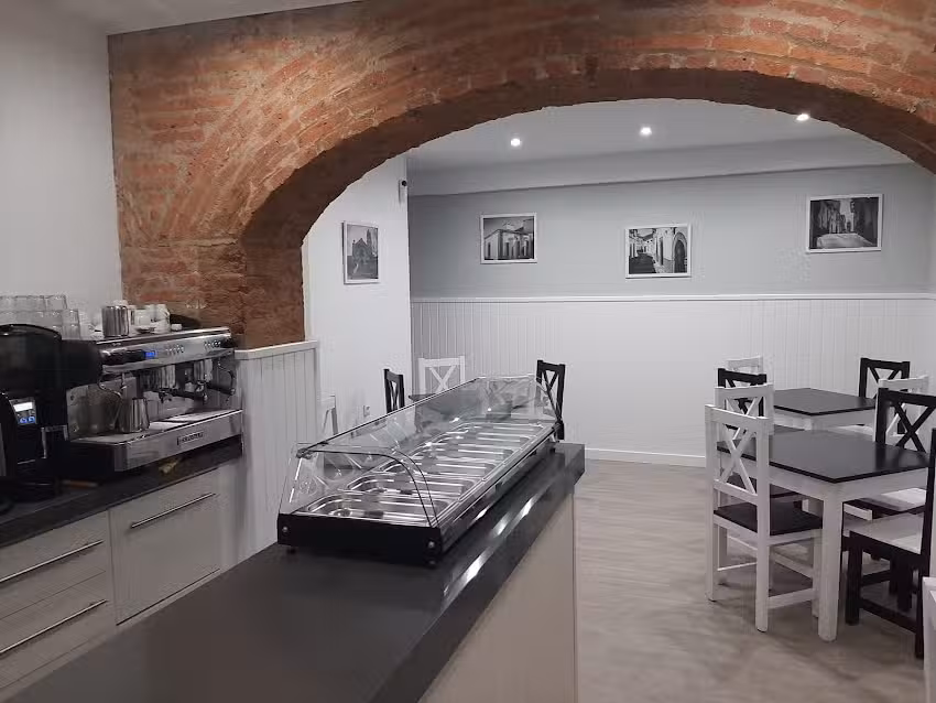 LA PE&Ntilde;A Caf&eacute;&Tapas