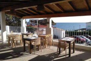 La Peque&ntilde;a Lul&uacute; bistro del mar