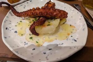 La Pirater&iacute;a &ndash; Marisqueria y Paellas Frente al Mar.