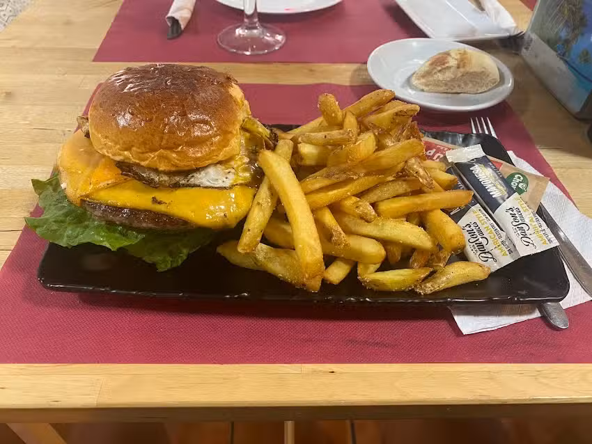 La Piscina caf&eacute; & bar