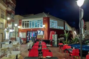 La Plaza Abastos &Aacute;guilas &ndash; Cosa Nostra &ndash; Pizzer&iacute;a Braser&iacute;a