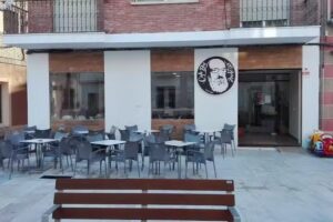 La Plaza Caf&eacute; Bar Mazarr&oacute;n