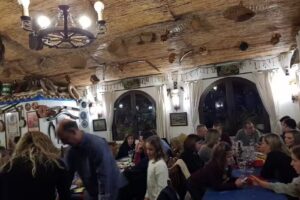 La Porch&aacute; &laquo;Bodeg&oacute;n vino del pais&raquo;