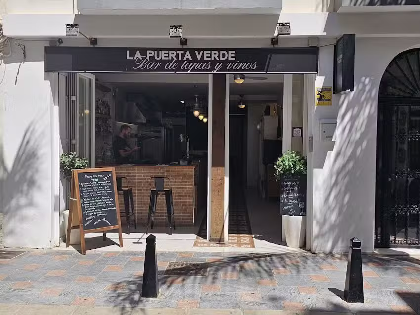 La puerta verde
