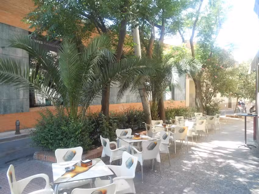 LA RUEDA CAFE BAR