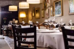 La Santa Restaurante &middot; Bar &middot; Lounge en Angelats Hotel