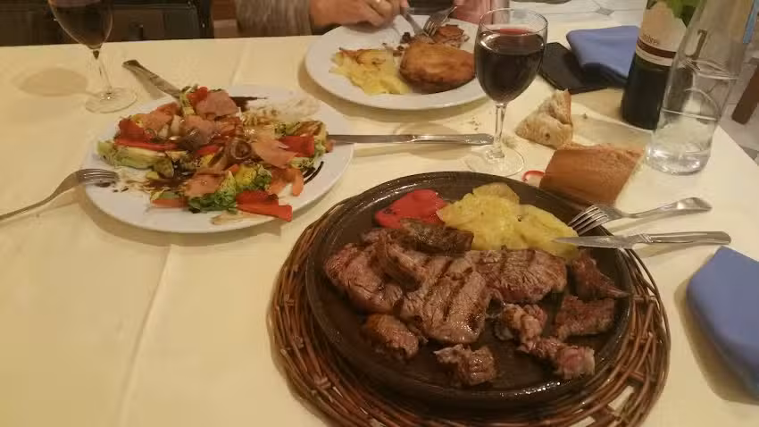 La Vi&ntilde;a Vitigudino. Restaurante. Hostal.