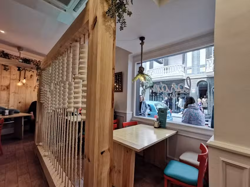 Lar&aacute;n Lar&aacute;n Vino y Pan