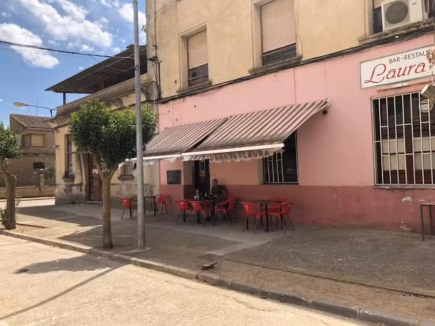 Laura BAR-RESTAURANT.