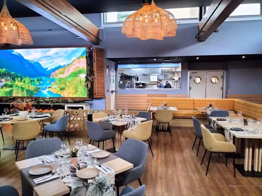 Leaves Restaurant (+18)
