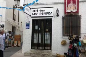 Les Penyes café-bar