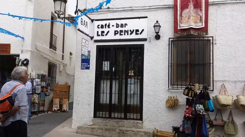 Les Penyes caf&eacute;-bar