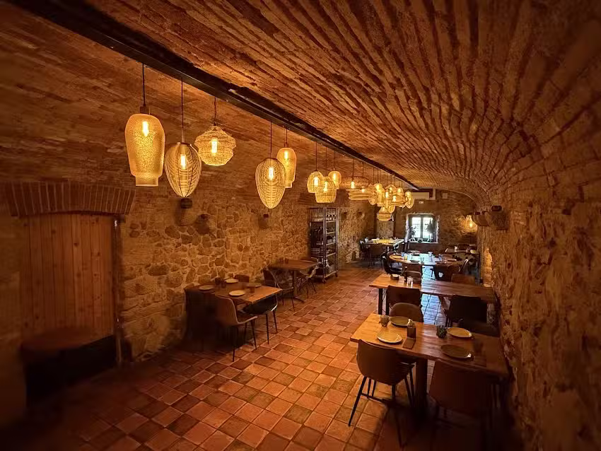 Llenya Restaurant