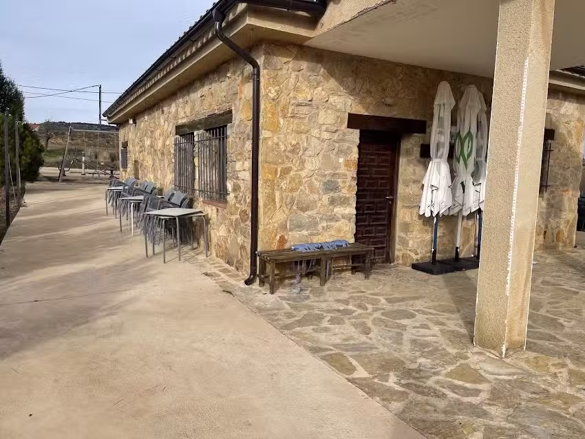 Local social de Arroyo Cerezo Roca de Guia