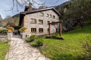 Logis Hotel &ndash; Restaurante La Casa de Juansabeli