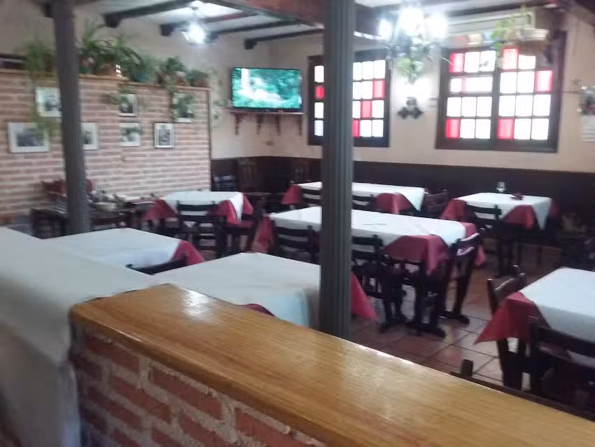 Los Parrales Mes&oacute;n Las Cuevas