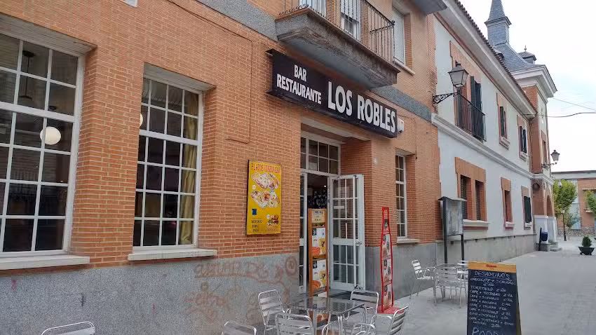 LOS ROBLES Restaurante
