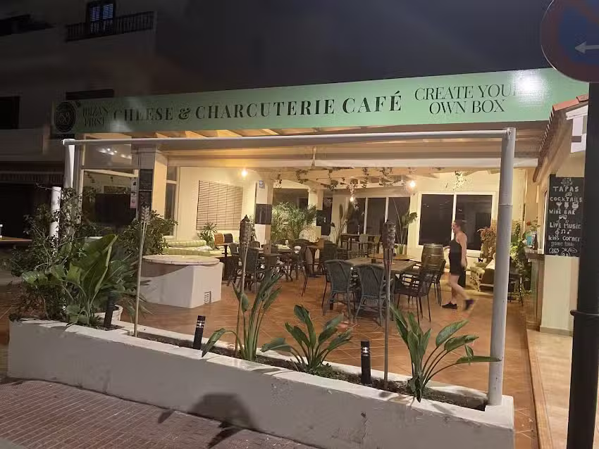 Lounge Caf&eacute; 68