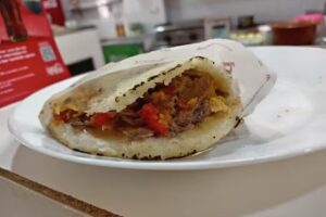 Macondo, Caf&eacute; & Burguer