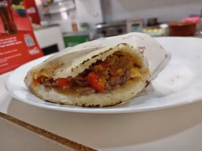 Macondo, Caf&eacute; & Burguer