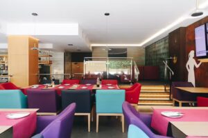 Majestic Caf&eacute; Bar