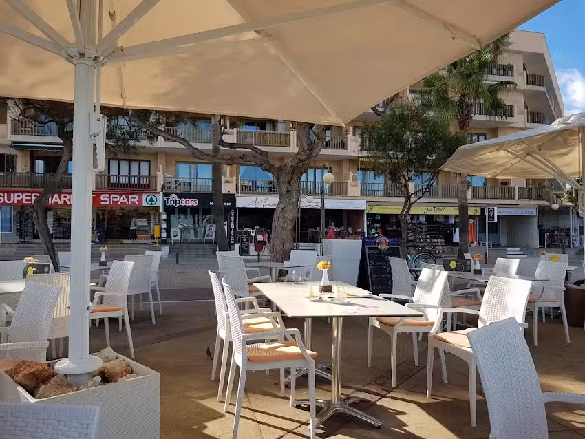 Mama In&eacute;s Pizzeria Restaurante