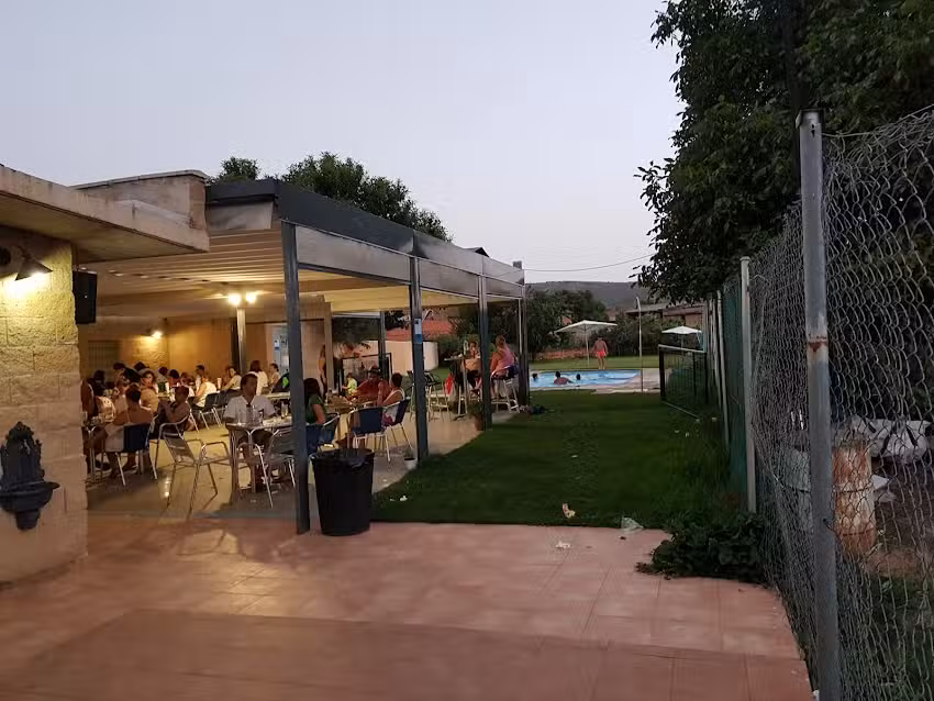 Maral Caf&eacute;-Bar