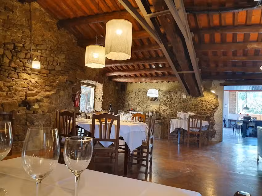 Masia Can Serra Restaurant Rocafort
