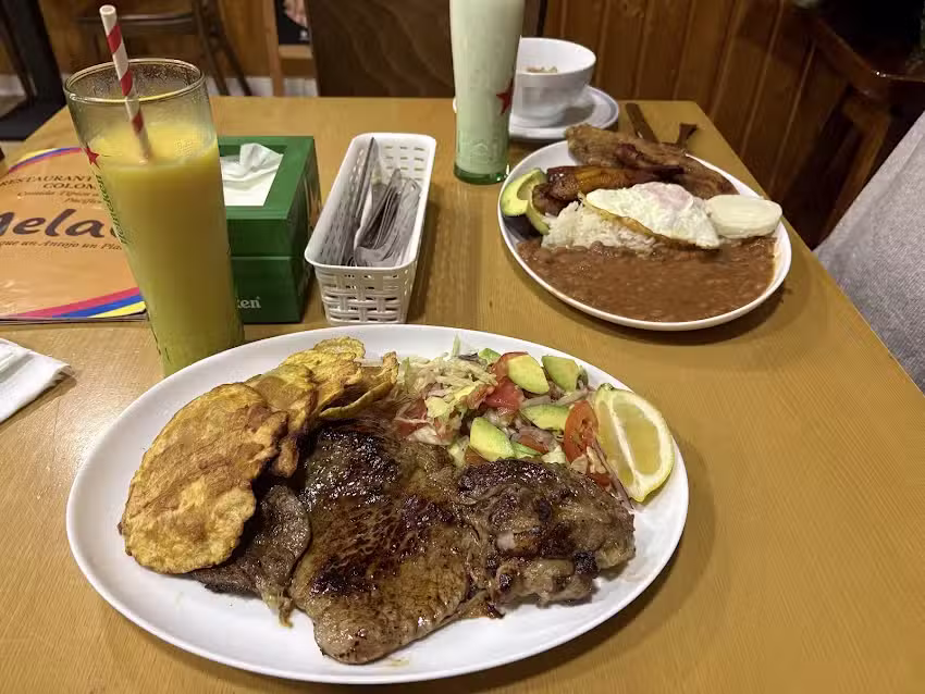 Melaos Restaurante y Cevicheria Colombiana