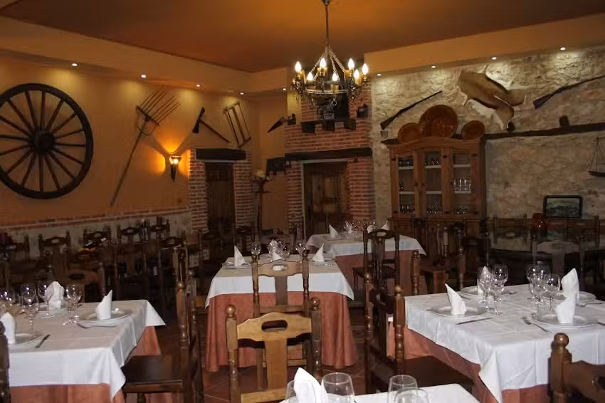 Mes&oacute;n Asador La Bodega