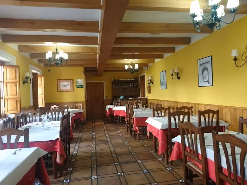 Mes&oacute;n el arco