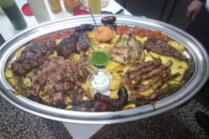 MES&Oacute;N EL BODEG&Oacute;N ,CARNES BRASA,PESCADOS Y COMIDA CASERA. ABIERTO SABADOS Y DOMINGOS ABRIMOS DESDE LAS 13:00 AL CIERRE.