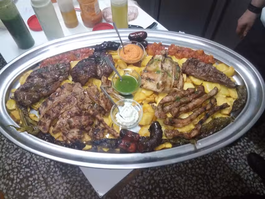 MES&Oacute;N EL BODEG&Oacute;N ,CARNES BRASA,PESCADOS Y COMIDA CASERA. ABIERTO SABADOS Y DOMINGOS ABRIMOS DESDE LAS 13:00 AL CIERRE.
