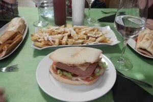 Mes&oacute;n El Campesino