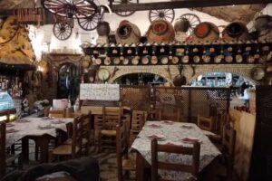 Mes&oacute;n El Corcho