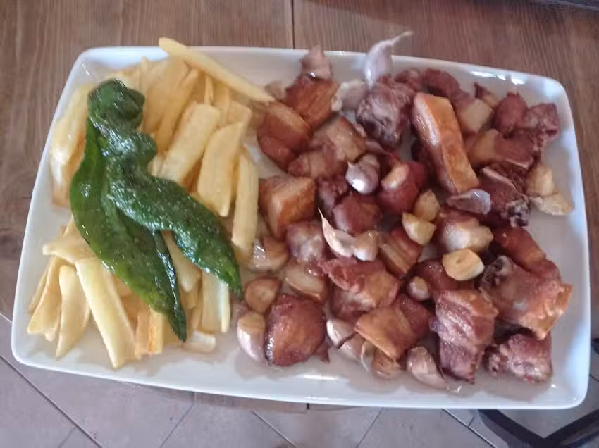Mes&oacute;n El Grajo