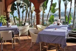 Mes&oacute;n El Monasterio