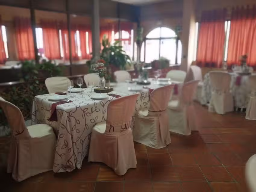Mes&oacute;n El Portal