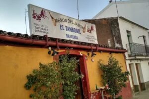 Mes&oacute;n El Tamboril
