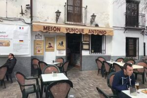 Mes&oacute;n El Yunque