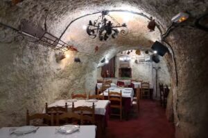 Mes&oacute;n La Cueva