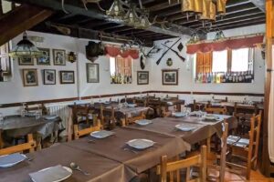 Mes&oacute;n La Jontana