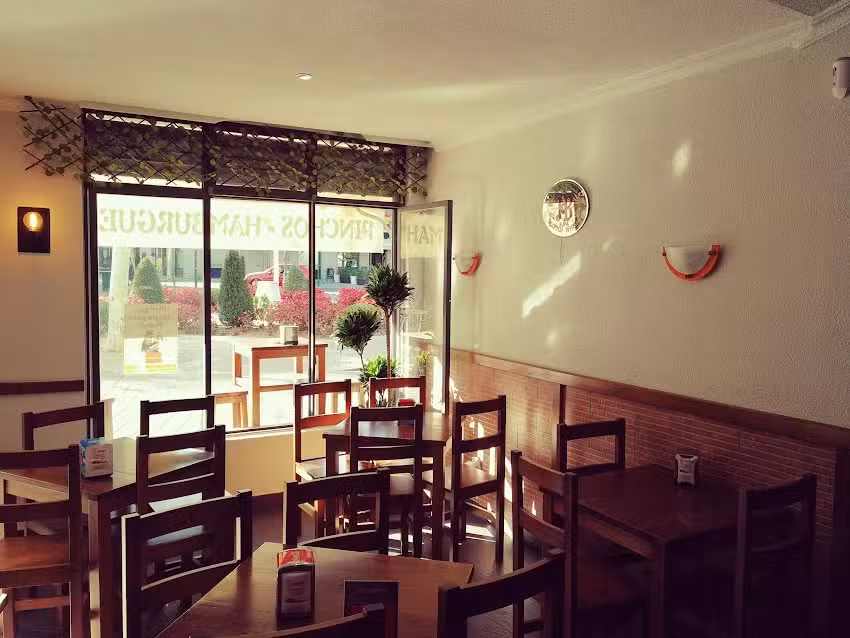 Mes&oacute;n La Plaza