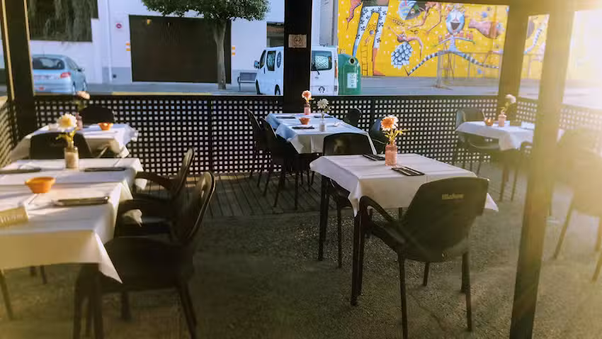 Mes&oacute;n La Villa (Restaurante en Bin&eacute;far de brasas, men&uacute; mediod&iacute;a y comida para llevar)