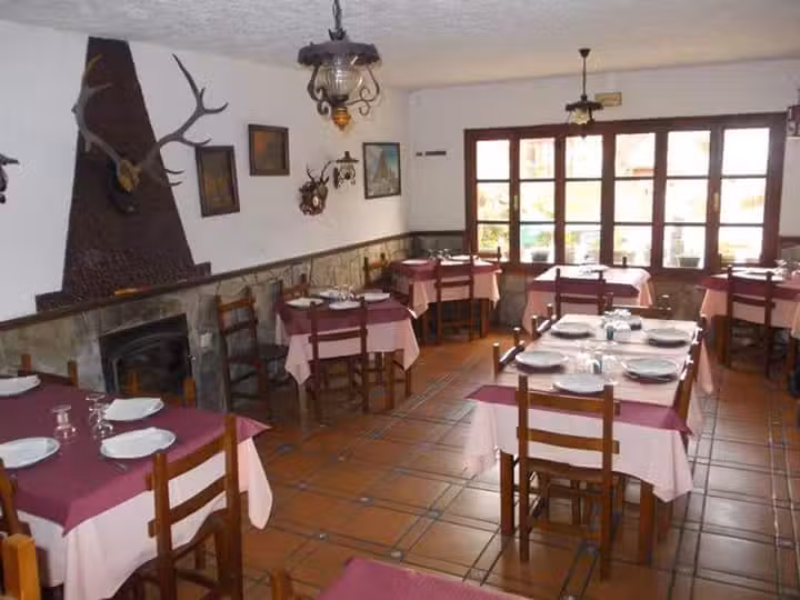 Mes&oacute;n Las Cuevas