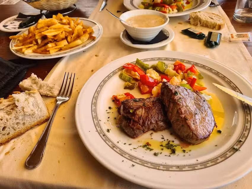 Mes&oacute;n Las Lanzas