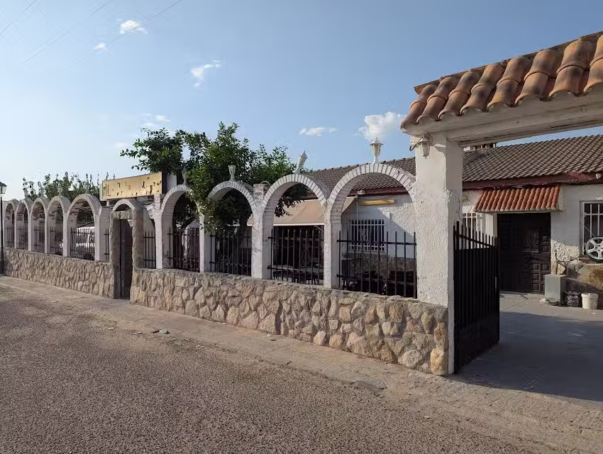 Mes&oacute;n Los Arcos