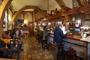 Mes&oacute;n Los Arcos